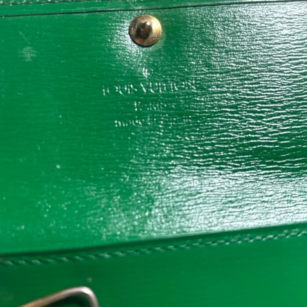 Louis Vuitton Green Epi Leather- Compact Key/Card Holder - Picture 7 of 12